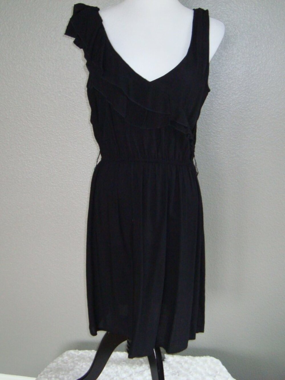 6 Degrees Black Sleeveless Dress V-Neck Accents Ruffle on 1 Shoulder sz L